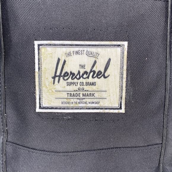 Herschel Retreat Black Backpack 17L - Picture 4 of 9